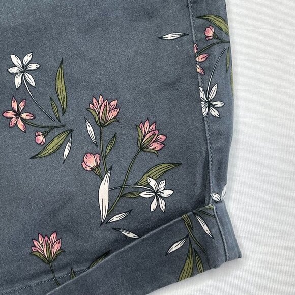 Torrid‎ Floral Print Gray Chino Short Size 24 - Picture 6 of 8